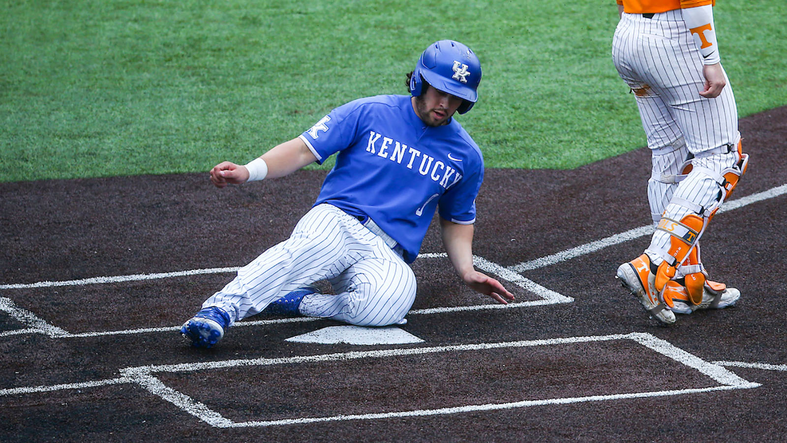 Kentucky Drops Finale But Wins Series vs. Top-Ranked Tennessee