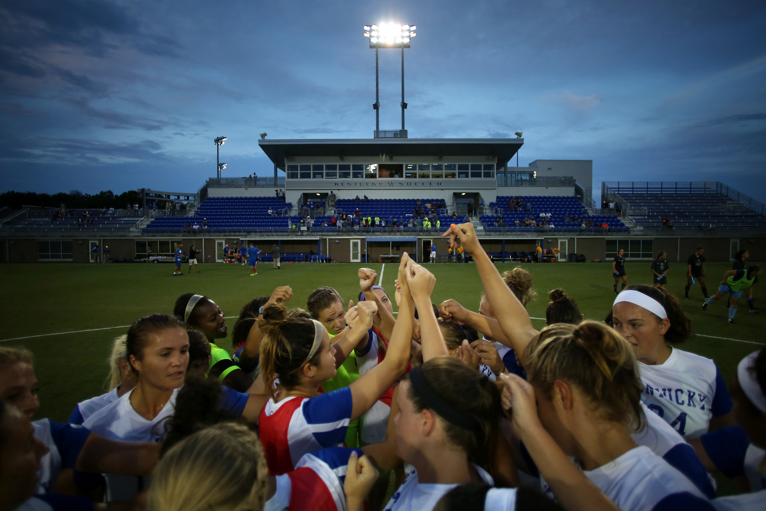 No. 16 Auburn Powers Past Kentucky on The Plains