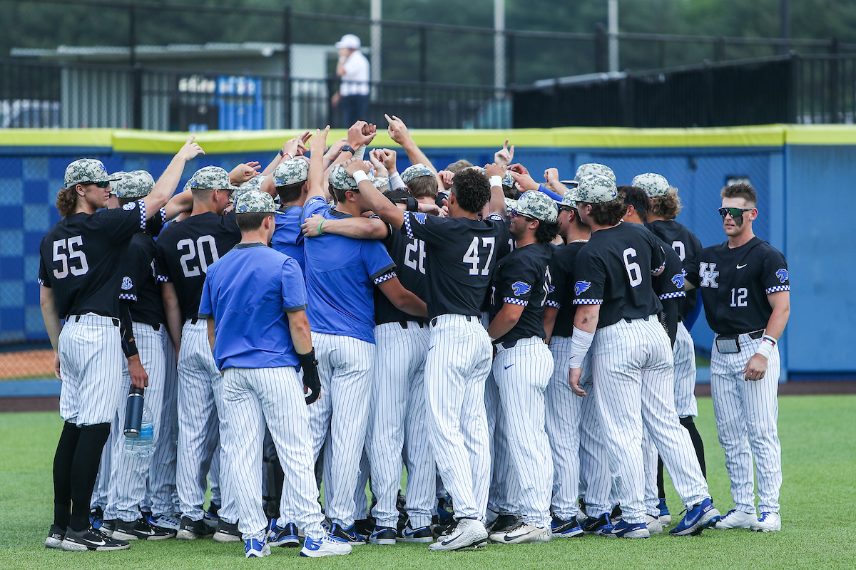 Team.Kentucky beats Auburn 6-3.Photo by Sarah Caputi | UK Athletics