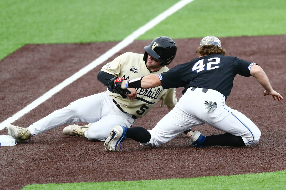 ELLIOTT CURTIS.

Kentucky falls to Vanderbilt, 16-10.


Photos by Elliott Hess | UK Athletics