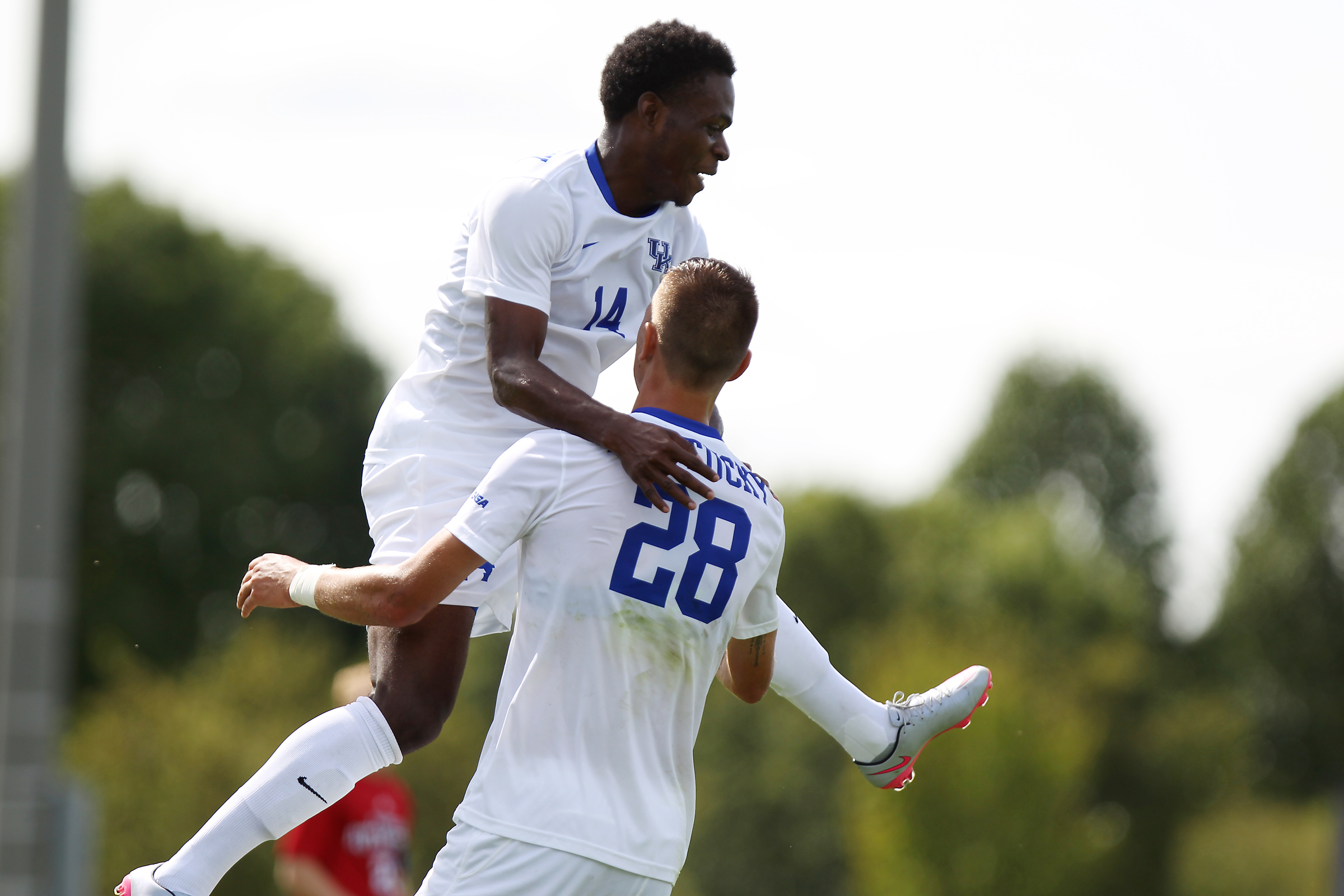 Reid’s Brace Lifts UK Over FAU for Third-Straight Win