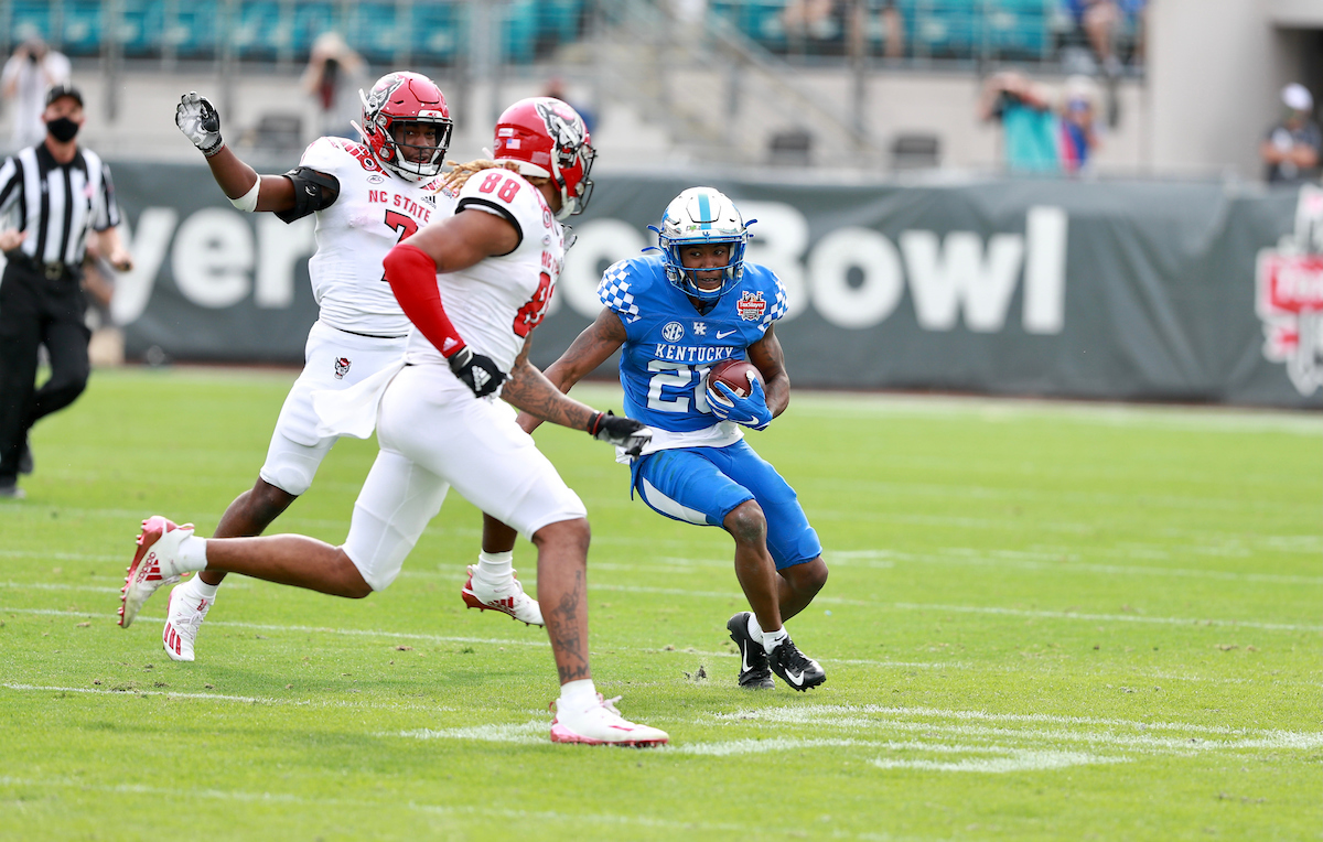 Brandin Echols

Kentucky beats NC State 23-21

Photo by Jacob Noger | UK Football