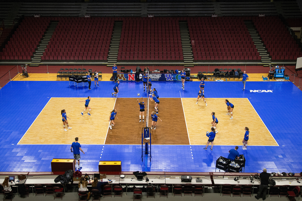 Team.

NCAA volleyball Sweet 16.

Photo by Chet White | UK Athletics