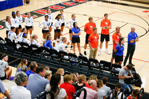 Team.

Volleyball v WKU.

Photo by Chet White | UK Athletics