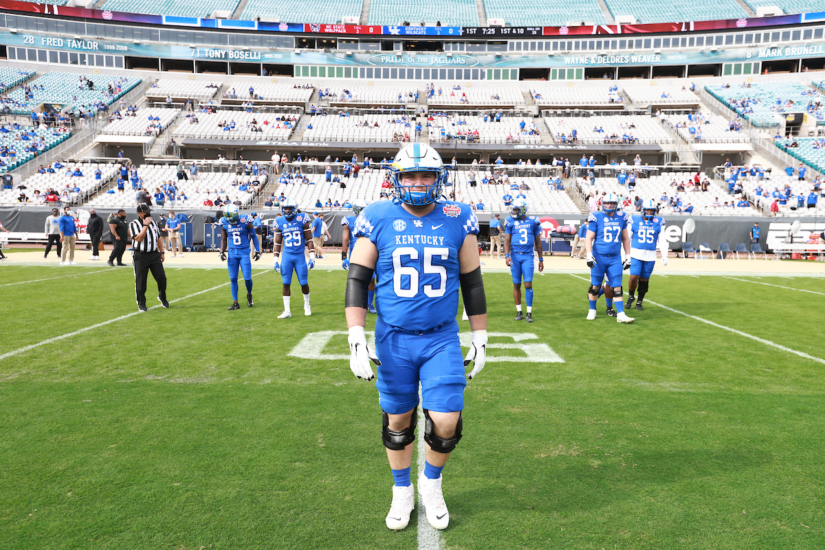 Drake Jackson

Kentucky beats NC State 23-21

Photo by Jacob Noger | UK Football
