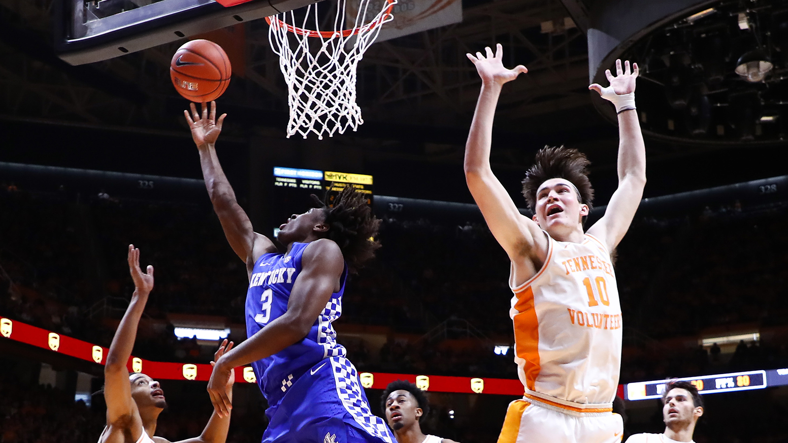 No. 15 Kentucky Wins at Tennessee, 77-64