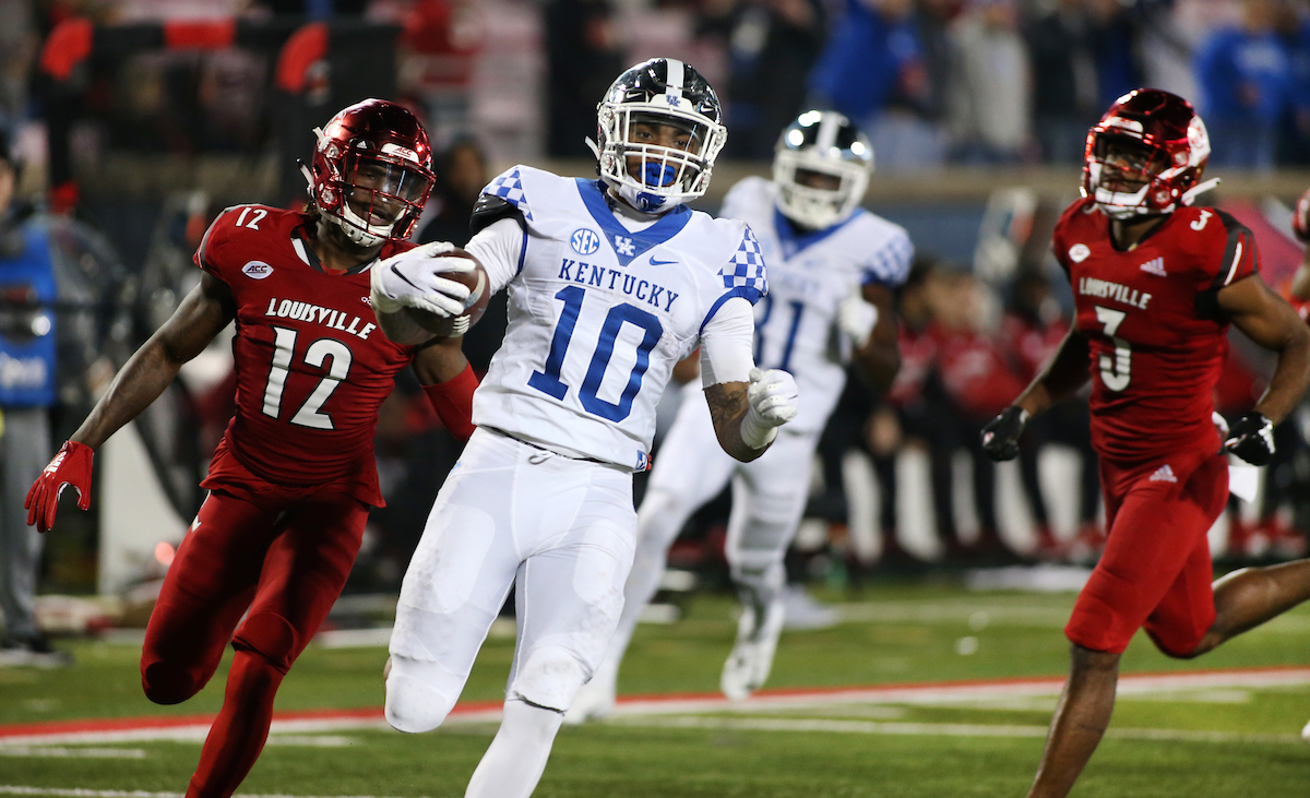AJ Rose

Kentucky Football beats Louisville at Cardinal Stadium 56-10.


Photo By Barry Westerman | UK Athletics