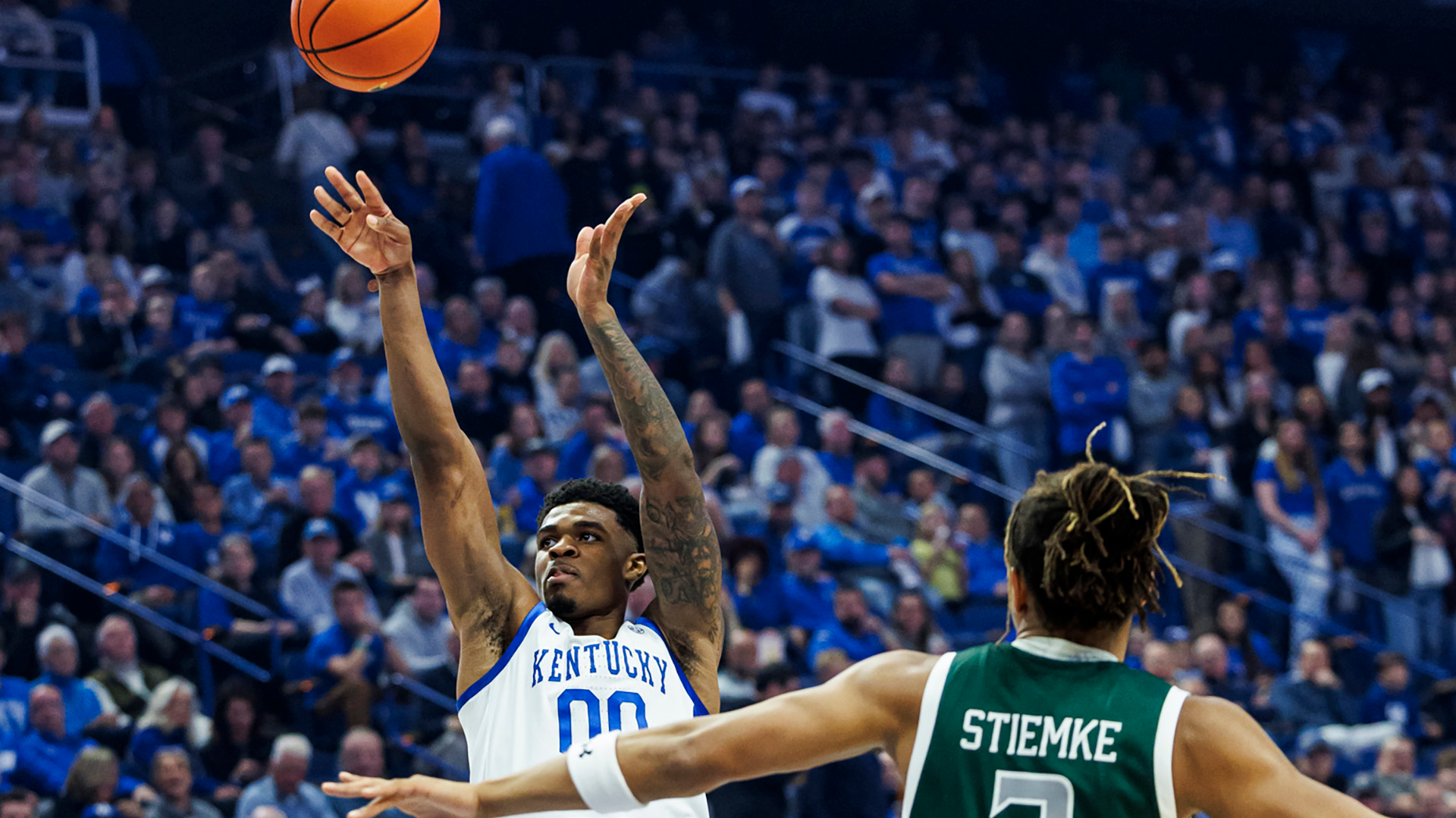 Five in Double Figures Lead Cats Past Greyhounds