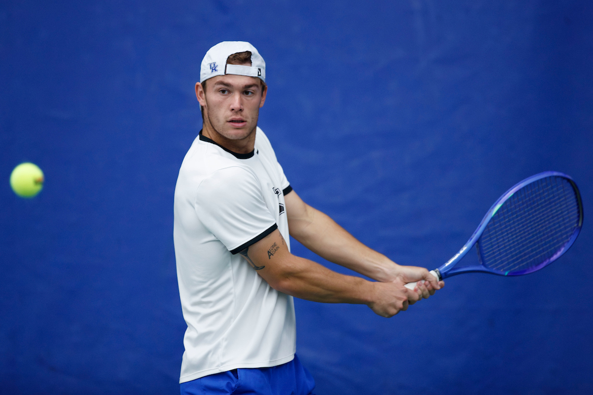 Kentucky Hosts No. 22 Oklahoma, Arkansas to Close Regular Season Kentucky Hosts No. 22 Oklahoma, Arkansas to Close Regular Season