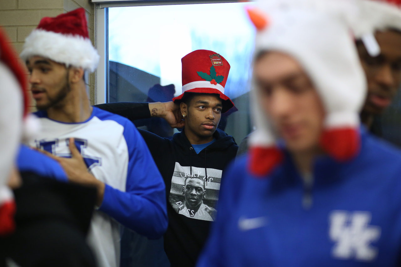 The Kentucky men's basketball team delivered an early Christmas to 10 families in Lexington. 