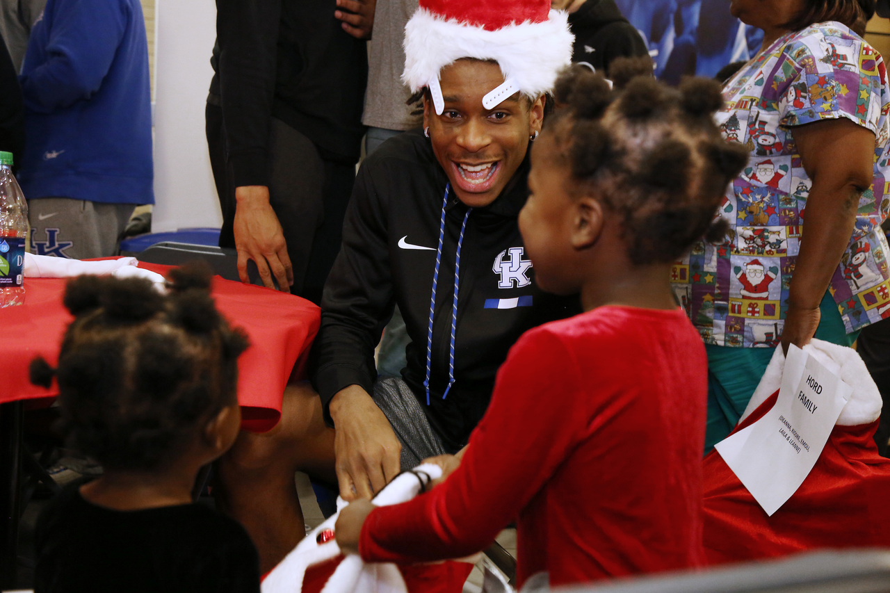 The Kentucky men's basketball team delivered an early Christmas to 10 families in Lexington. 