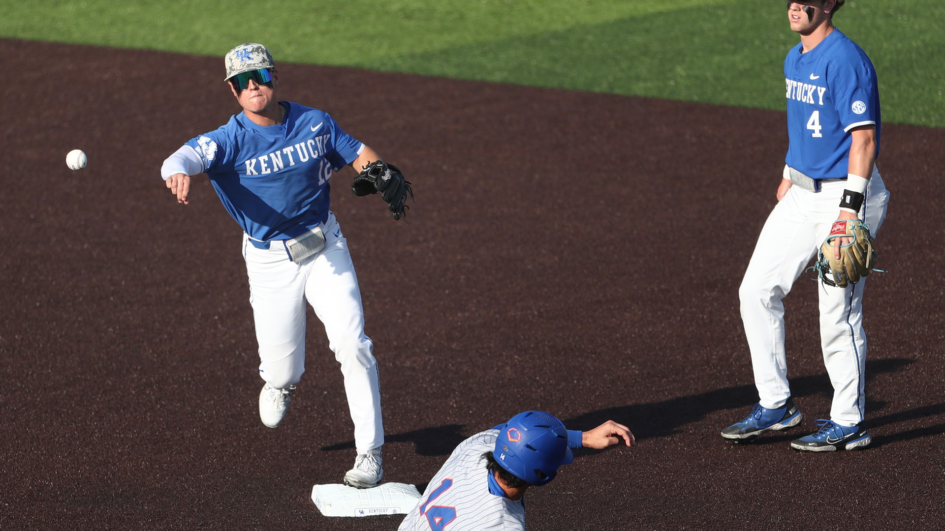 Sixth Sense: No. 3 Florida Rides Five-Run Sixth Inning to Victory