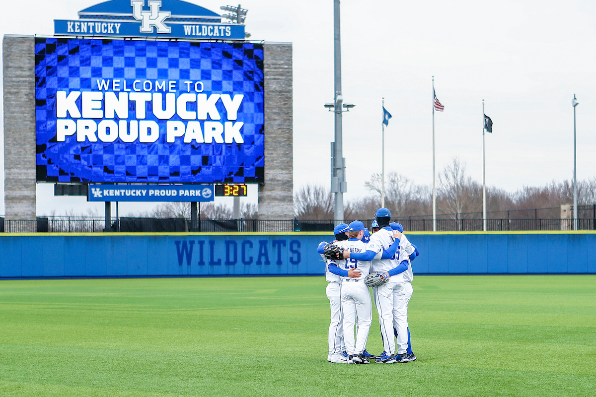 Outfielders.

Kentucky defeats Western Michigan 14-3.

Photo by Sarah Caputi | UK Athletics