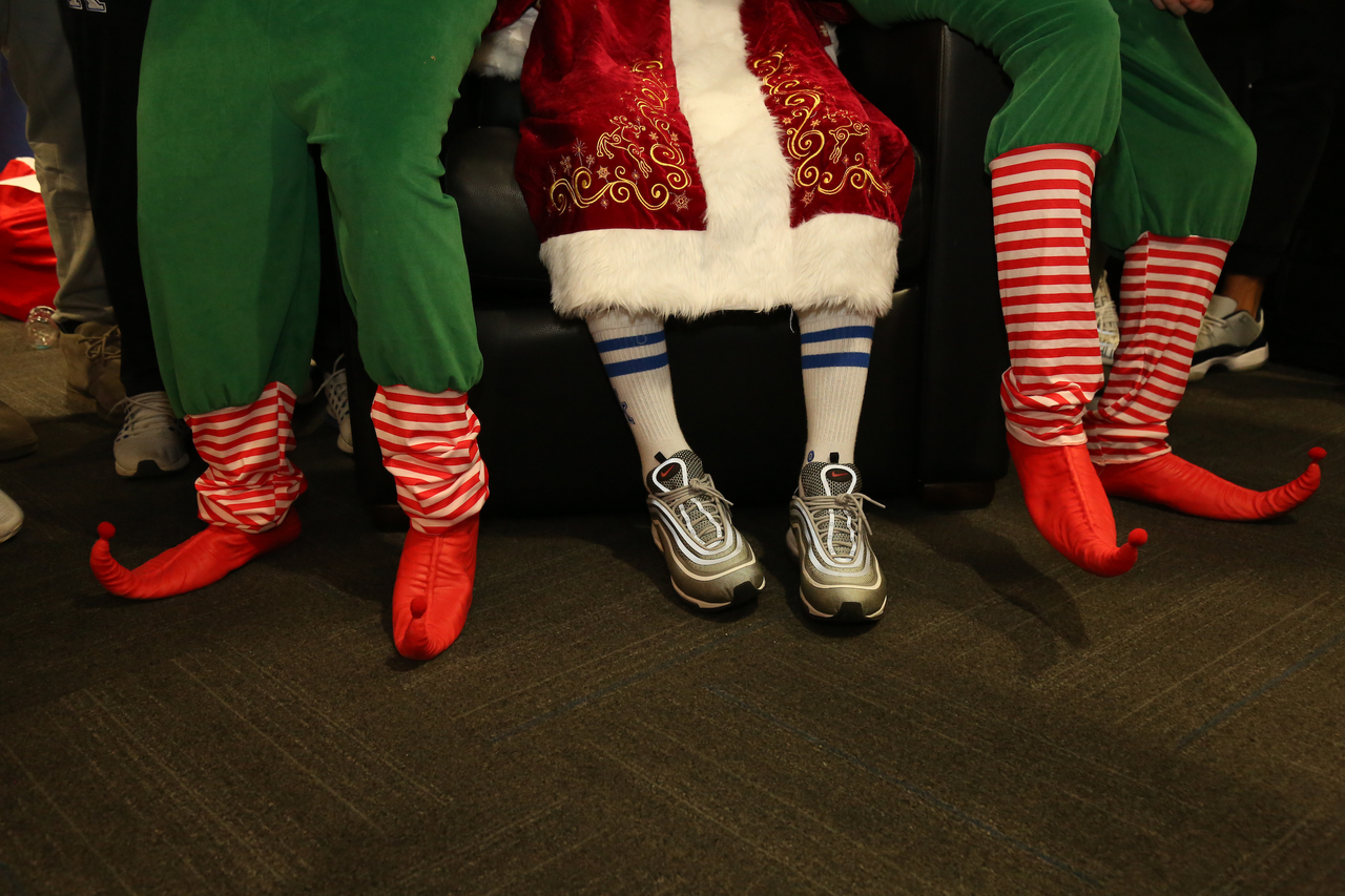 The Kentucky men's basketball team delivered an early Christmas to 10 families in Lexington. 