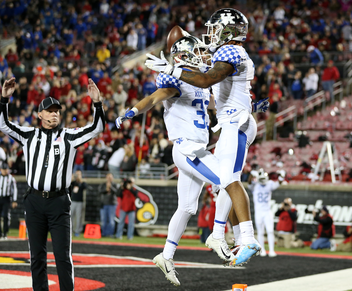 Lynn Bowden Jr and David Bouvier

Kentucky Football beats Louisville at Cardinal Stadium 56-10.


Photo By Barry Westerman | UK Athletics