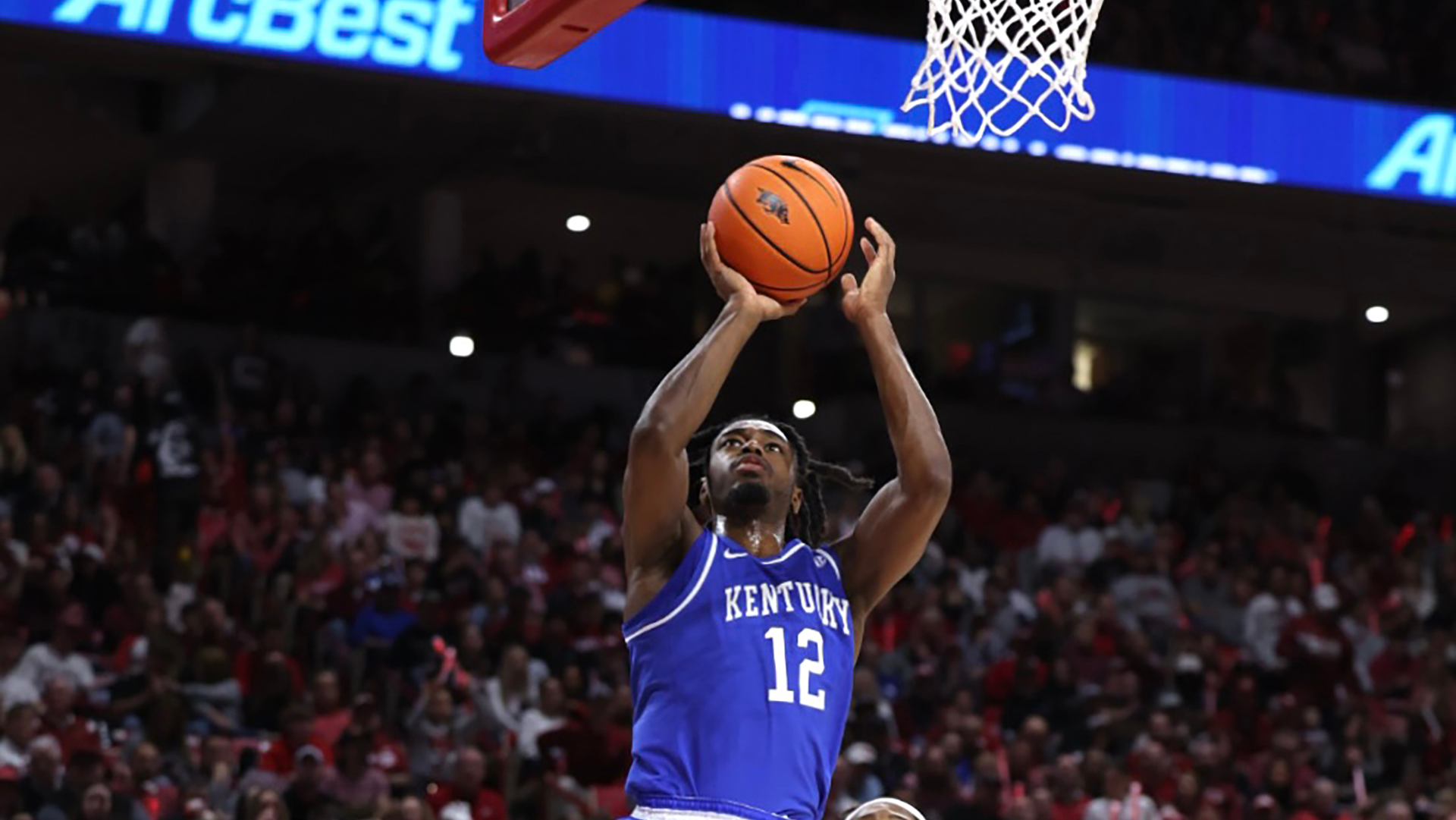 Reeves Leads No. 6 Kentucky Past Arkansas on Saturday