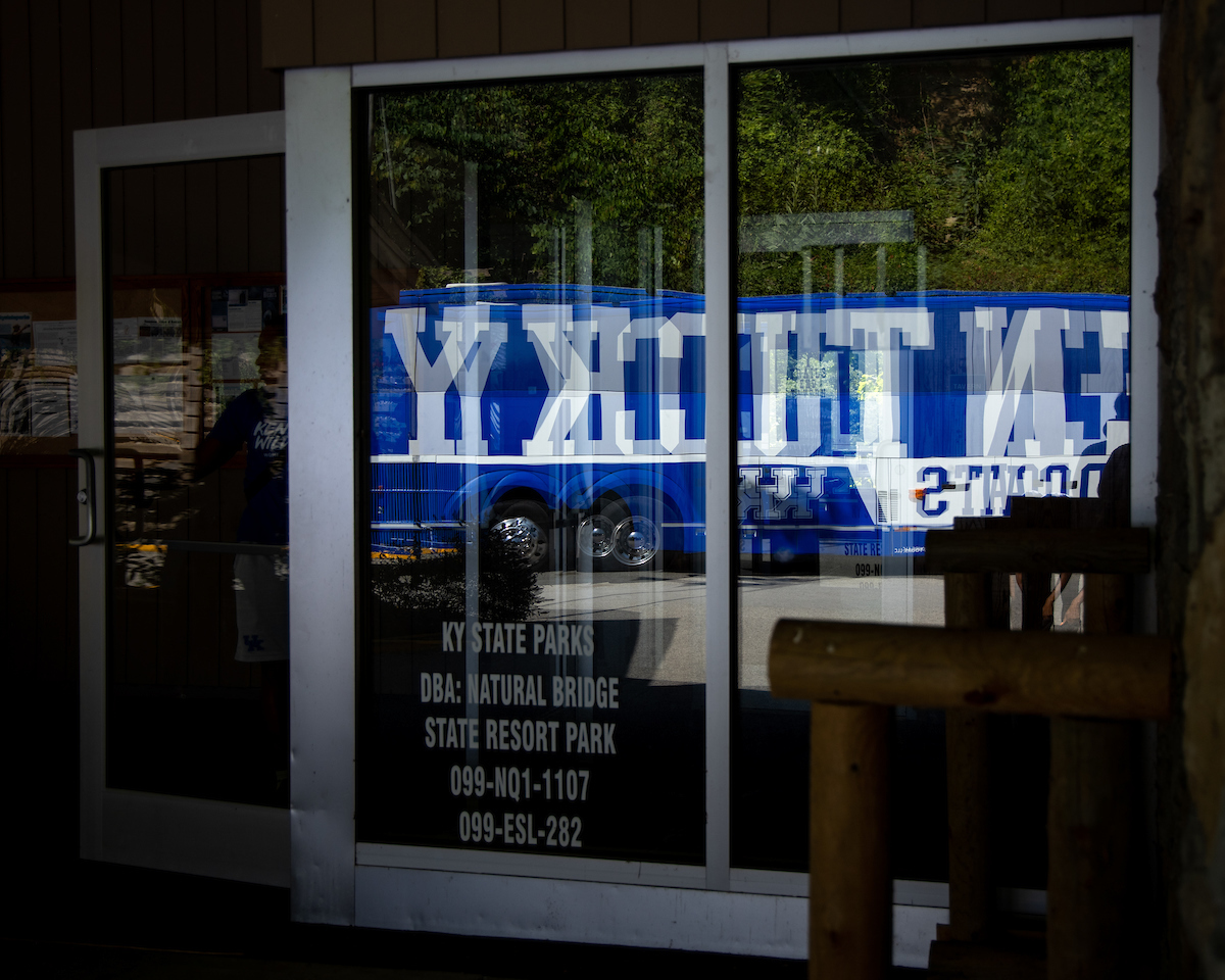 Reflection. 

WBB visits Natural Bridge in Red River Gorge.

Photo by Eddie Justice | UK Athletics
