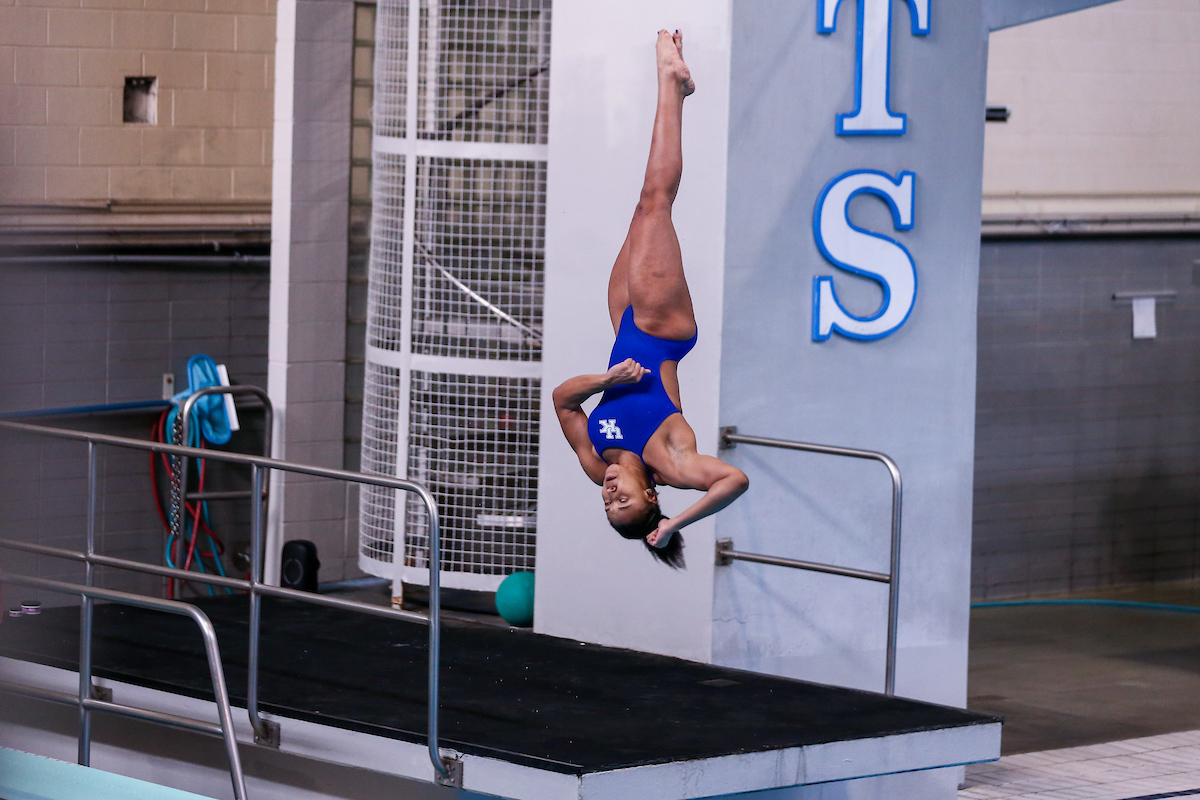 Kentucky Women's Swim/Dive beats Louisville
Kentucky Men's Swim/Dive fall to Louisville.

Photo by Sarah Caputi ?UK Athletics
