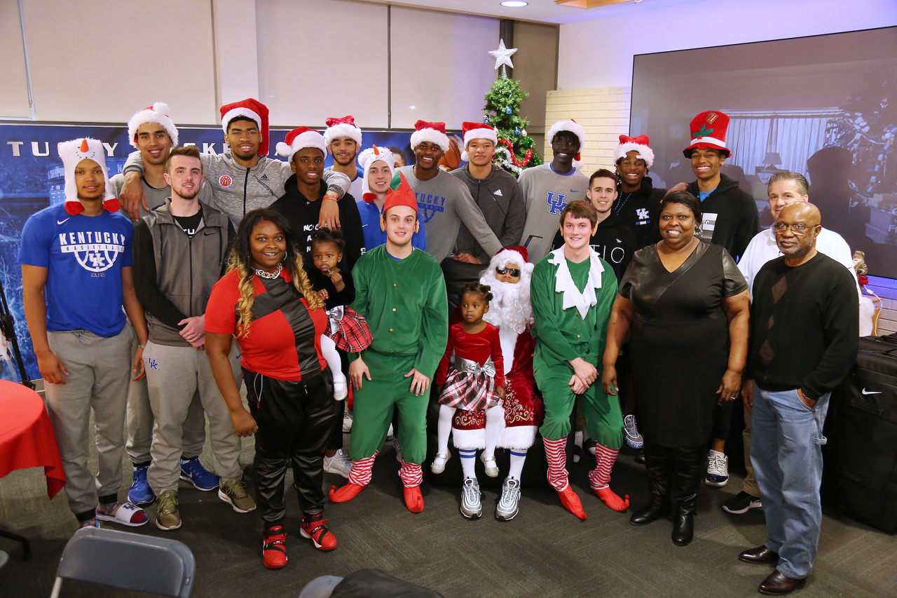 The Kentucky men's basketball team delivered an early Christmas to 10 families in Lexington. 