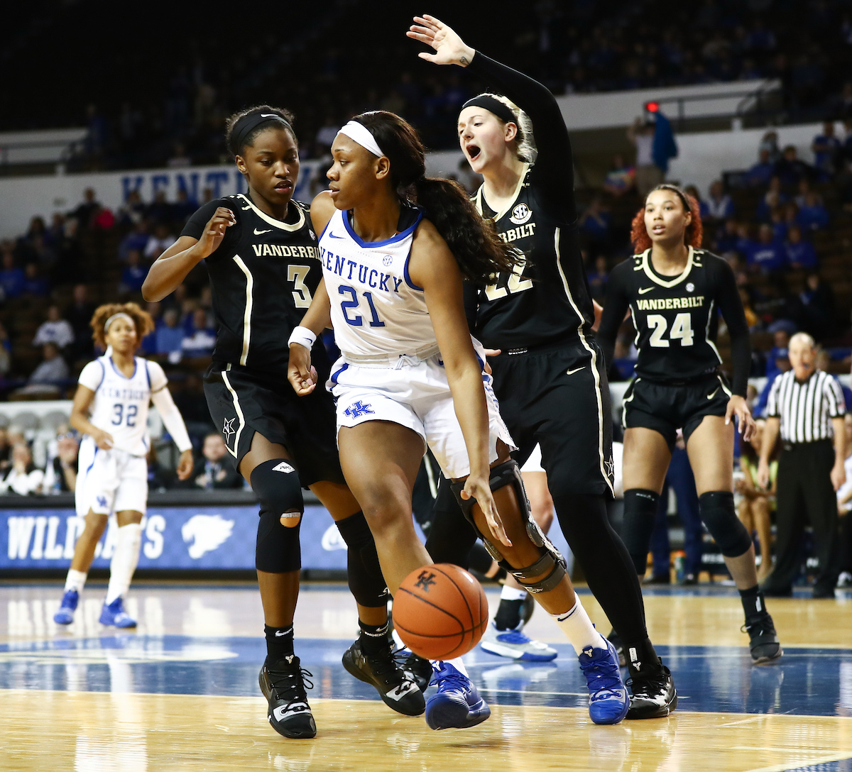 OGECHI ANYAGALIGBO.

Kentucky women's basketball beats Vandy, 77-55.

Photo by Elliott Hess | UK Athletics