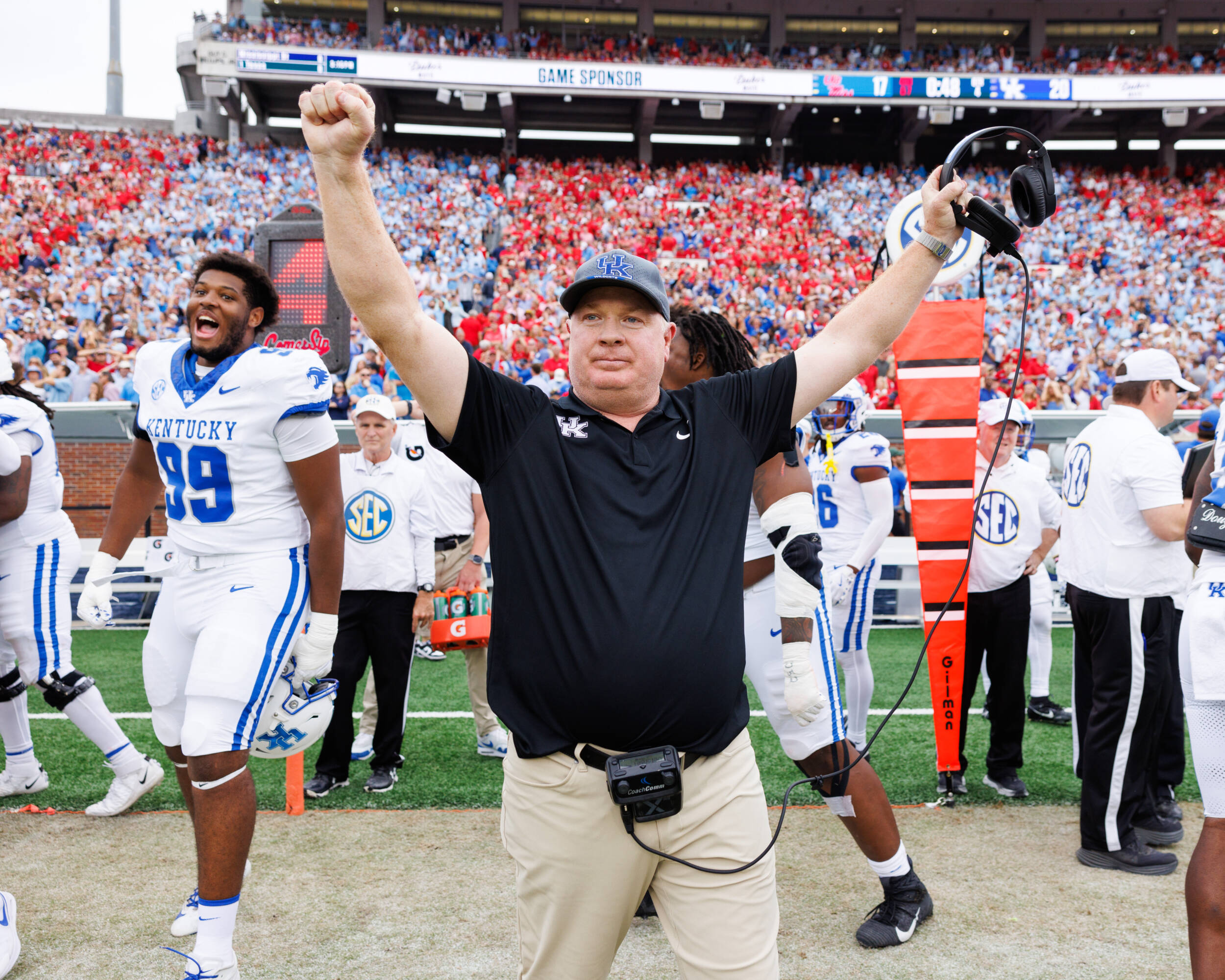 Mark Stoops Named Bear Bryant Awards Coach of the Week