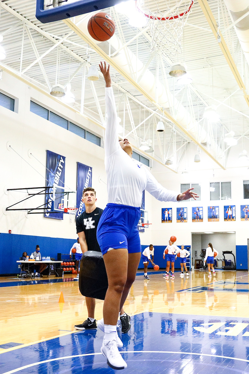 Treasure Hunt. 

WBB Practice.

Photo by Eddie Justice | UK Athletics
