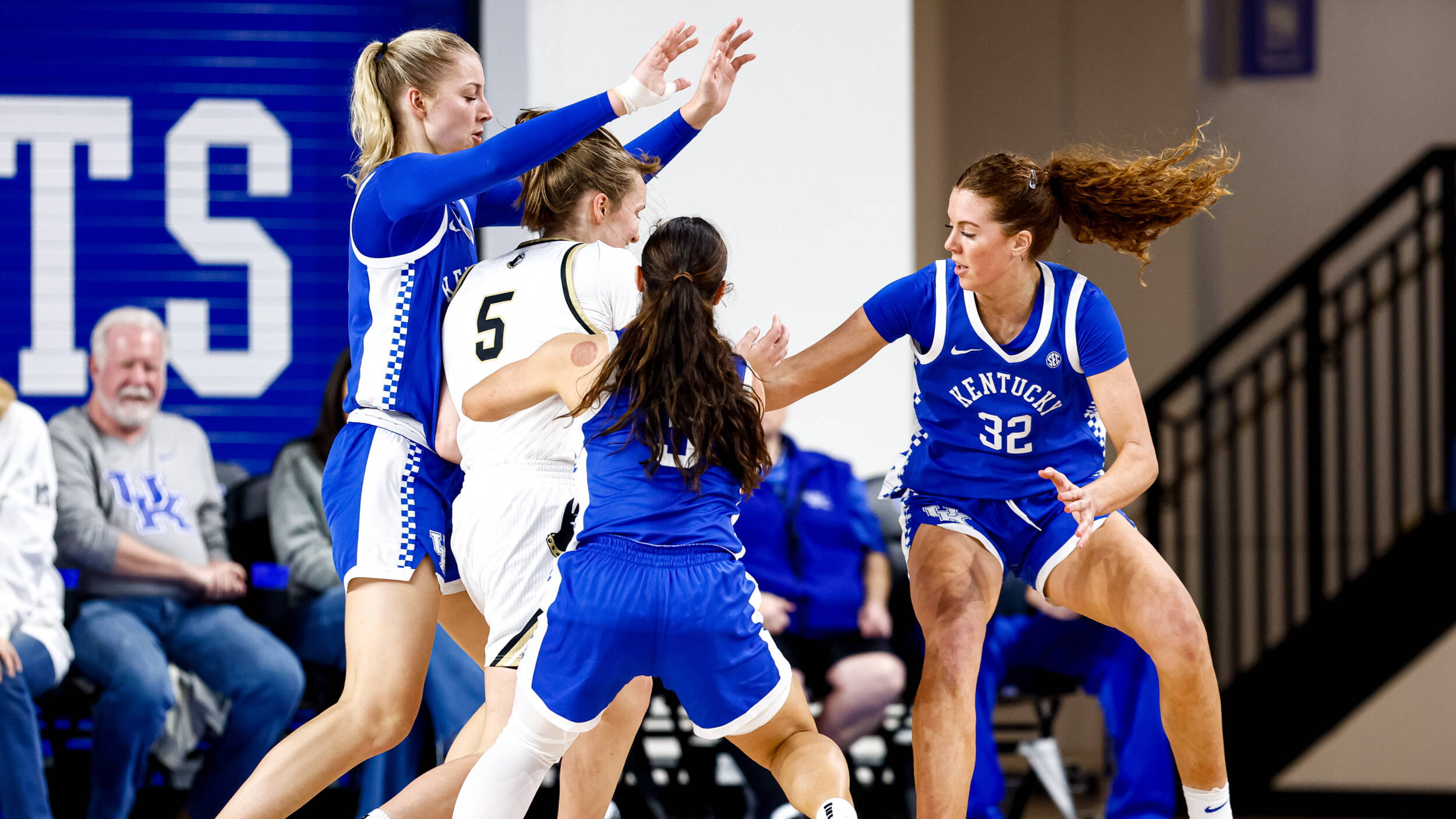 Big Blue Preview: No. 20/19 Kentucky Women’s Basketball Plays Host to No. 18/18 Louisville in Front of Sold Out Crowd