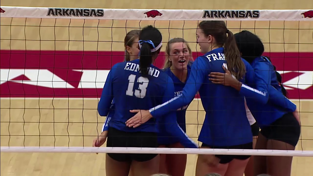 VB: Kentucky 3, Arkansas 0