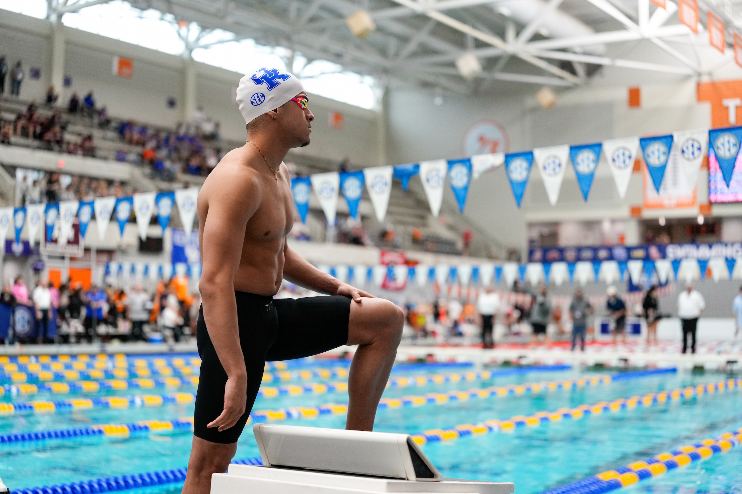 Swimming Sends 18 to Compete at CSCAA National Invitational