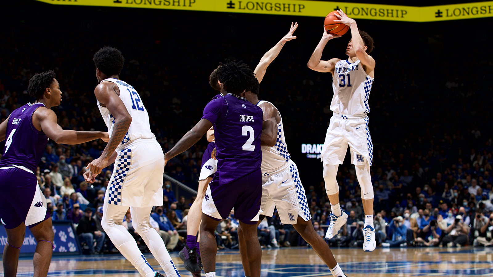 No. 18 Kentucky Cruises Past High Point