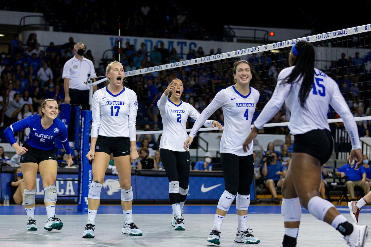 Team.

Kentucky beats Stanford 3-2.

Photo by Grant Lee | UK Athletics