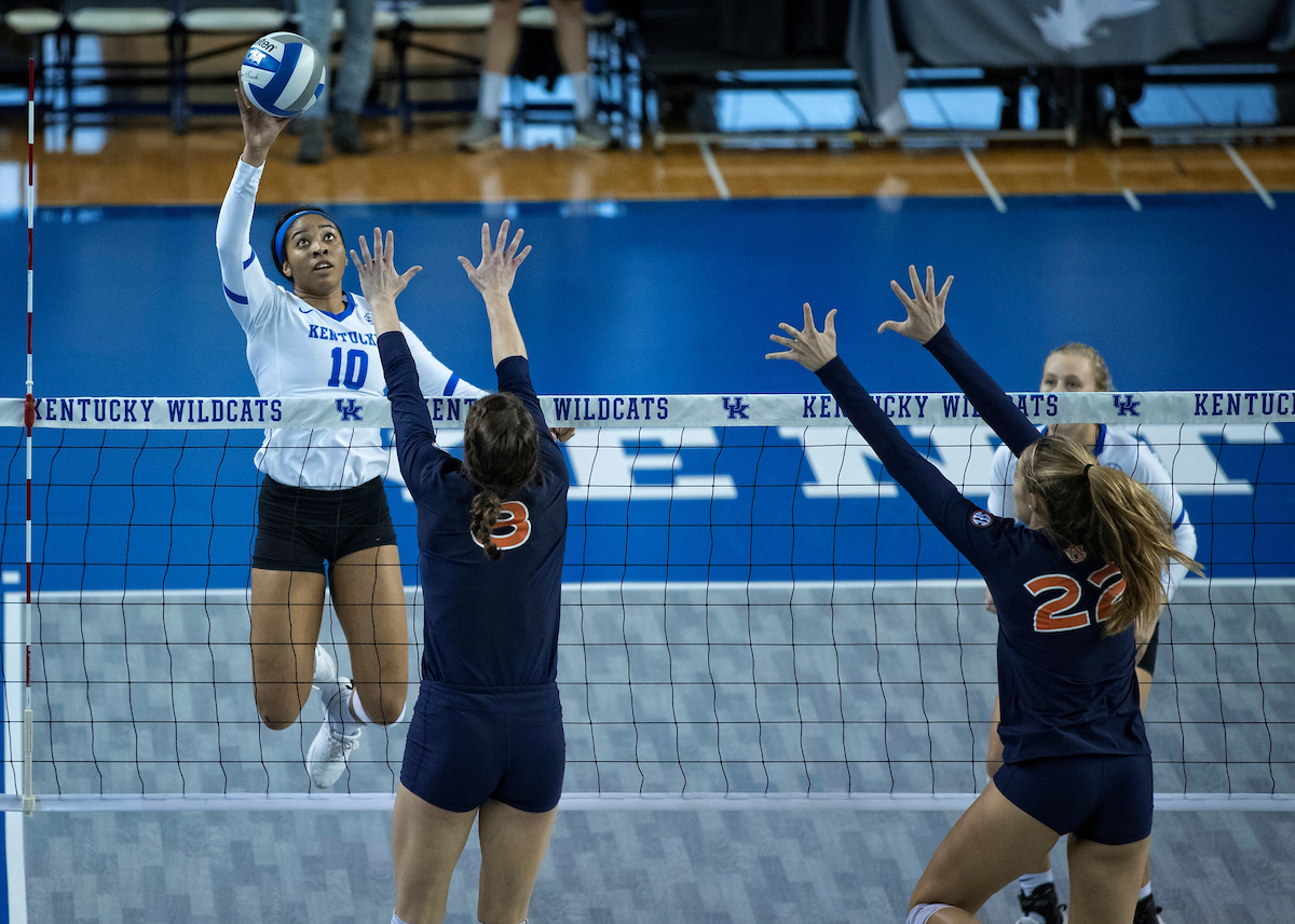 as Kentucky played Auburn on November 24, 2018.  Photo by Mark Cornelison | UKphoto