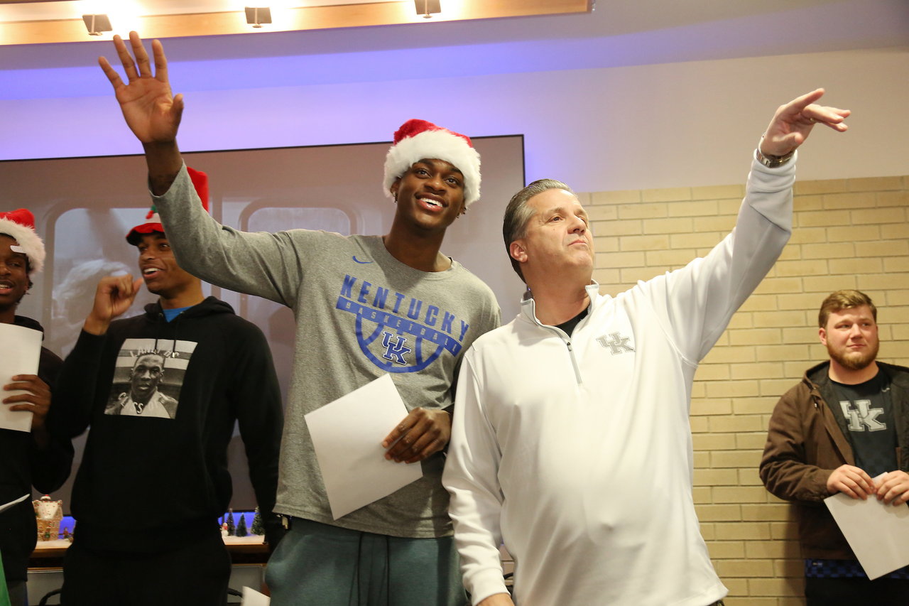 The Kentucky men's basketball team delivered an early Christmas to 10 families in Lexington. 