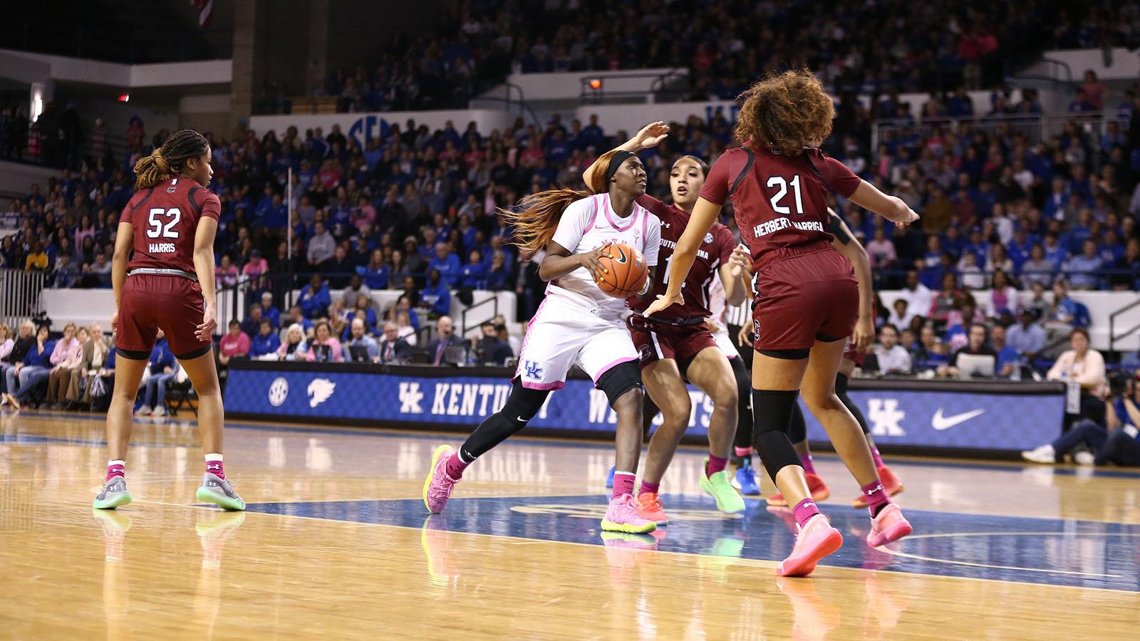 No. 14 Kentucky Falls to Top-Ranked South Carolina