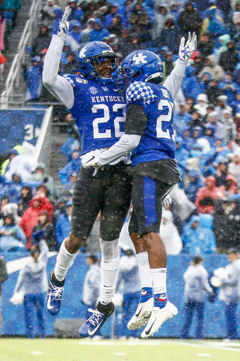 Chris Oats, Cedrick Dort Jr.

UK beats UofL 45-13,

Photo by Grace Bradley | UK Athletics