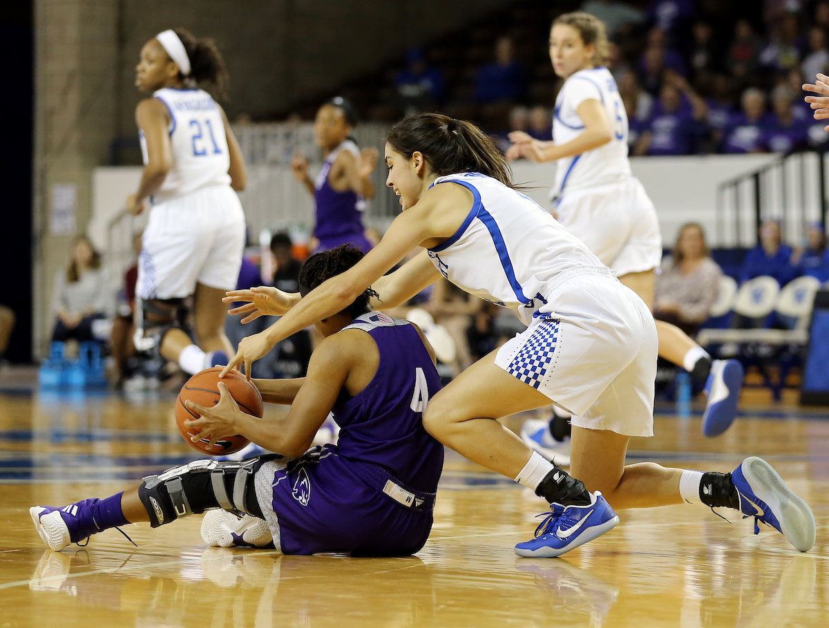Maci Morris 


UK Women's Basketball beat High Point University 71-49 at Memorial Coliseum  on Sunday, November 18th, 2018.

Photo by Britney Howard  | UK Athletics
