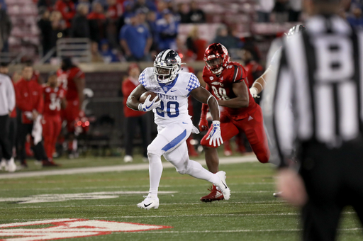 Kavosiey Smoke

Kentucky Football beats Louisville at Cardinal Stadium 56-10.

Photo By Robert Burge l UK Athletics