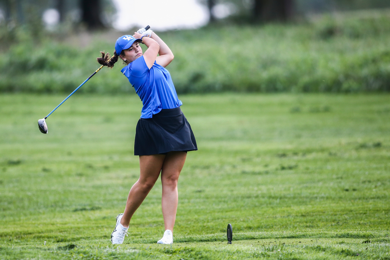 Maria Villanueva Aperribay.

Kentucky women's golf practice at the University Club of Kentucky.

Photo by Grant Lee | UK Athletics