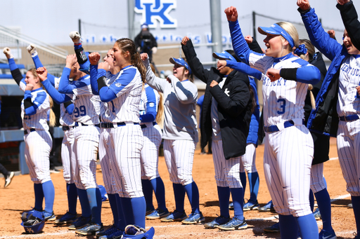 Team.

Kentucky beats Auburn 5-4.

Photo by Grace Bradley | UK Athletics