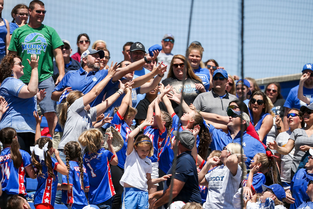 Fans.Kentucky defeats Mississippi State 9-5.Photo by Sarah Caputi | UK Athletics