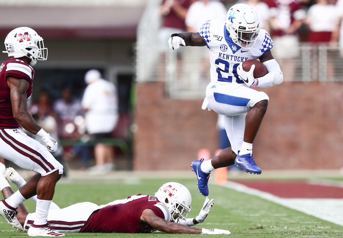 KAVOSIEY SMOKE.

Kentucky falls to Mississippi State, 28-13.

Photo by Elliott Hess | UK Athletics