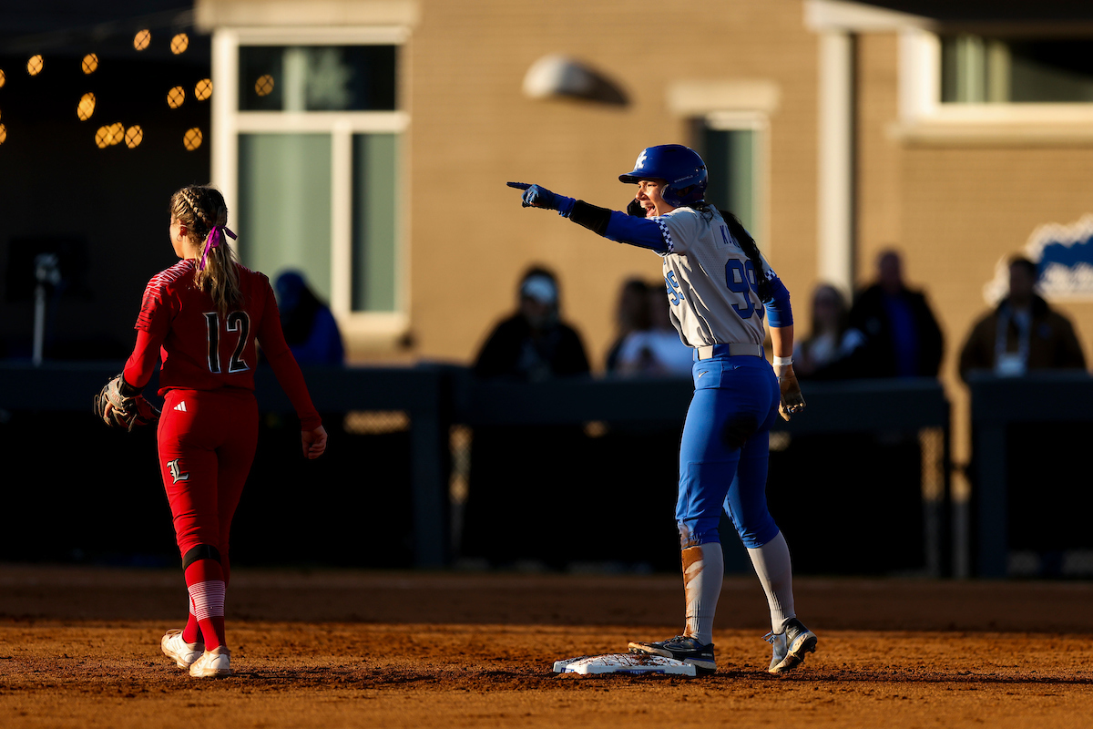 Tennessee Secures Series With 10-2 Win at John Cropp Stadium