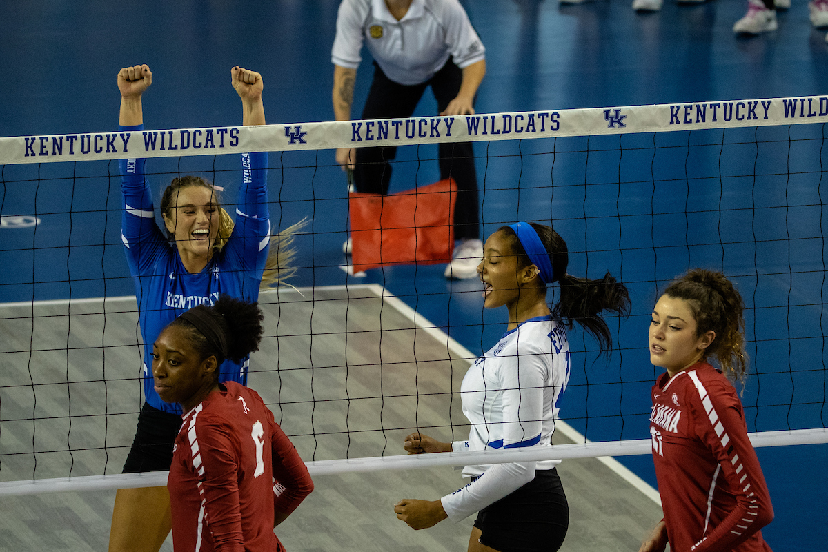 Gabby Curry (12)


UK volleyball defeats Alabama 3-0 at Memorial Coliseum on , Sunday Nov. 11, 2018  in Lexington, Ky. Photo by Mark Mahan