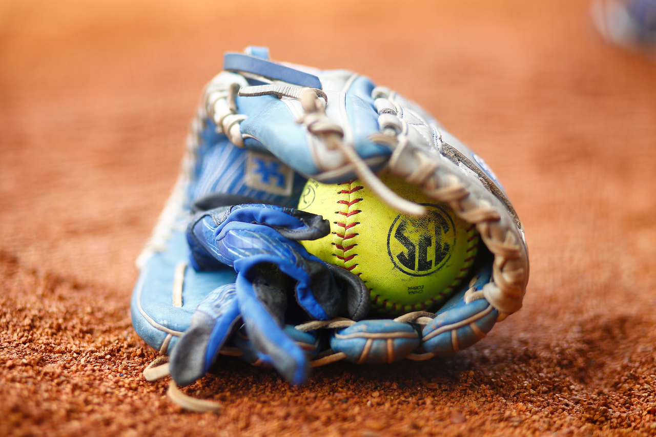 glove.The University of Kentucky softball team beat UIC 10-1 in the Cats NCAA Championship Lexington Regional opening game at John Cropp Stadium on Saturday, May 19, 2018.Photo by Chet White | UK Athletics