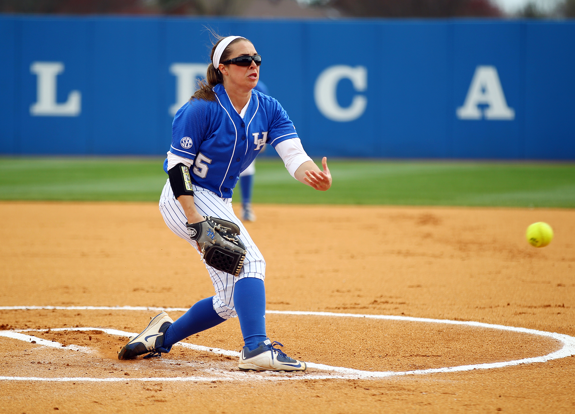 Prince, Hinz Lead Kentucky to 10-7 Win Over No. 25 Notre Dame