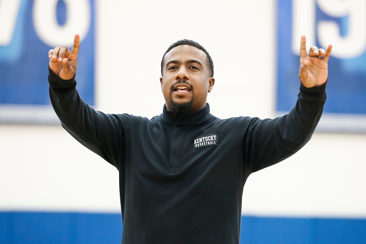 Rob Harris.

Coach Cal Women’s Clinic.

Photos by Chet White | UK Athletics