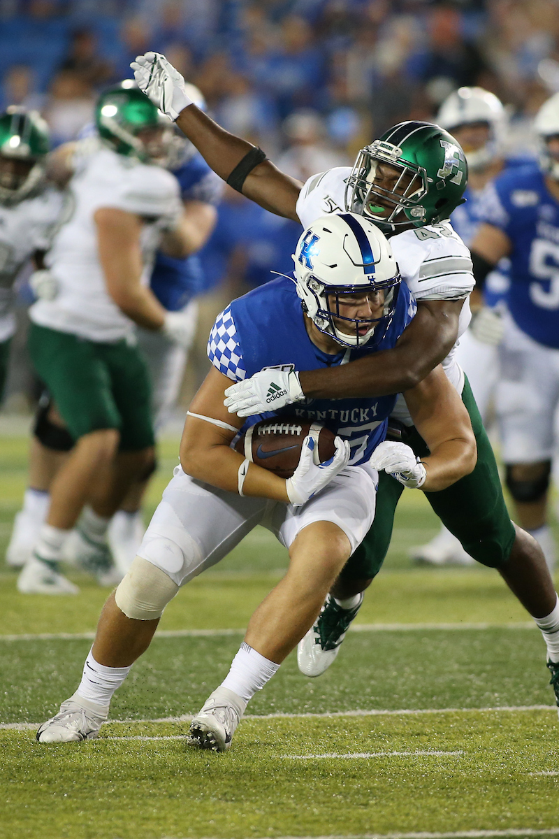 UK beat EMU 38-17.


Photo By Barry Westerman | UK Athletics