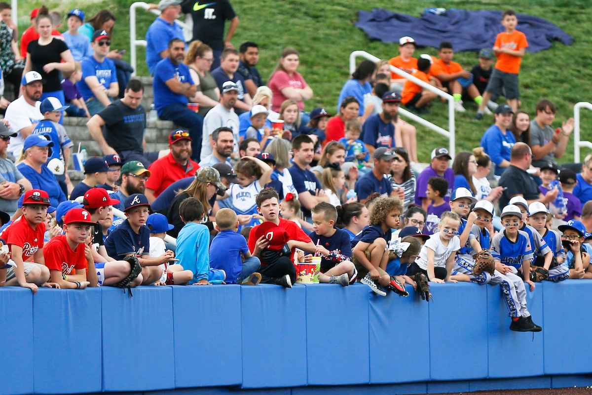 Fans. 

Kentucky falls to Arkansas 5-2