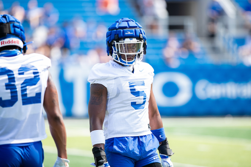 DeAndre Square

UK Football Fan Day 2021

Photo by Jacob Noger | UK Football