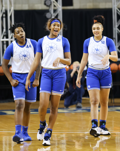 DRE'UNA EDWARDS. NYAH LEVERETTER. TREASURE HUNT.

2020 Big Blue Madness.

Photo by Elliott Hess | UK Athletics